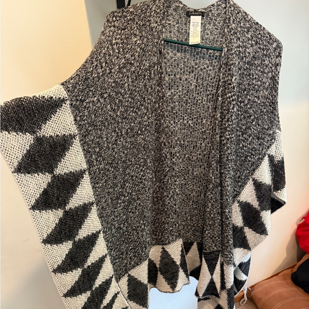 Dynamite Black and White Geometric Knit Poncho